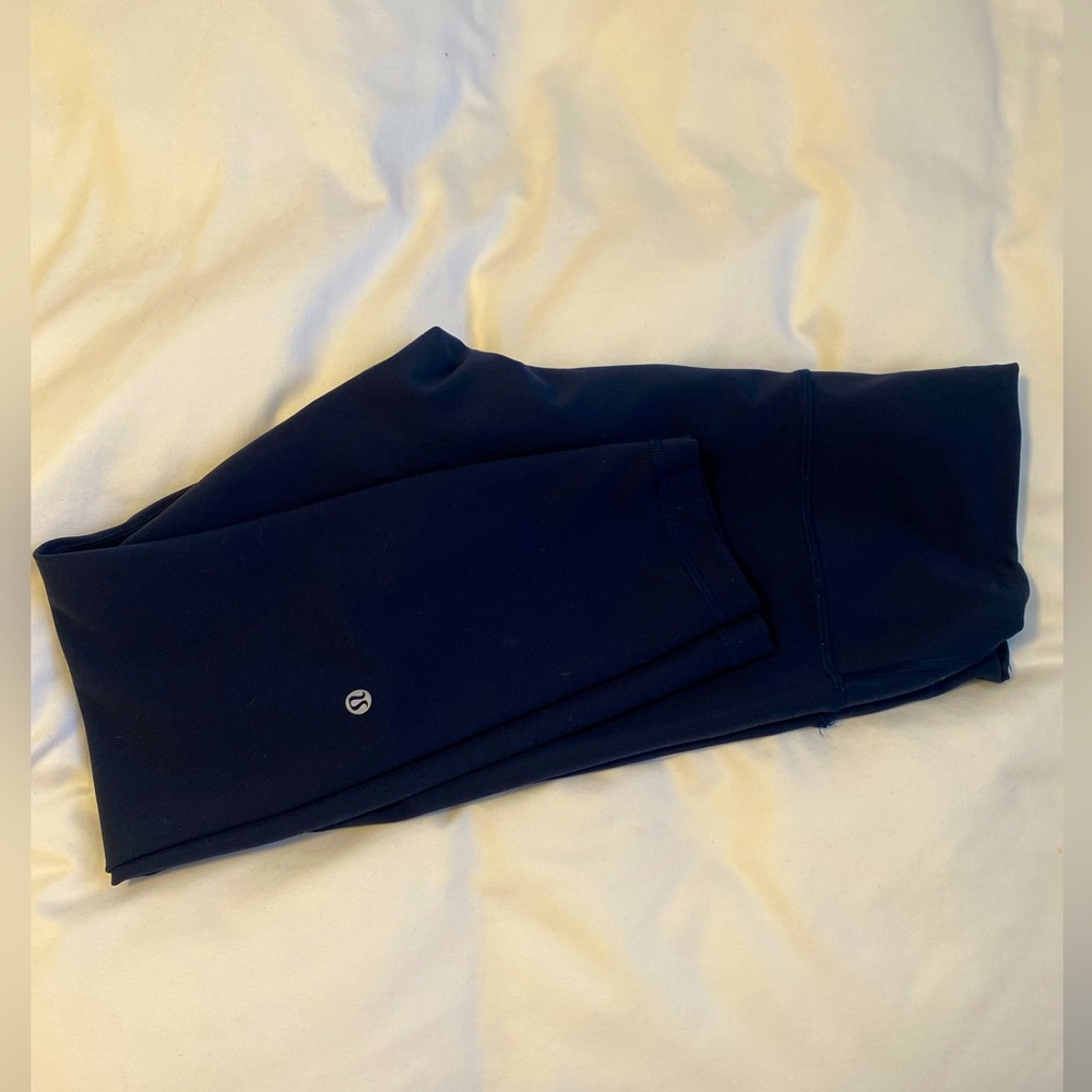 Navy LuluLemon wunder train leggings (25”) - size 12